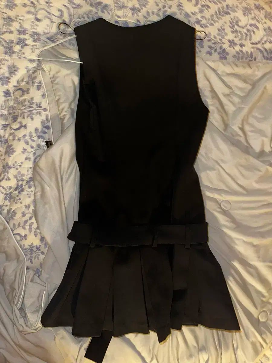 【完売品】ZARA スケーターワンピース　黒　S　新品未使用タグつき ZARA(ザラ) 黒 ミニ ワンピース S 新品 ZARA - 【ZARA】ザラ M ニット