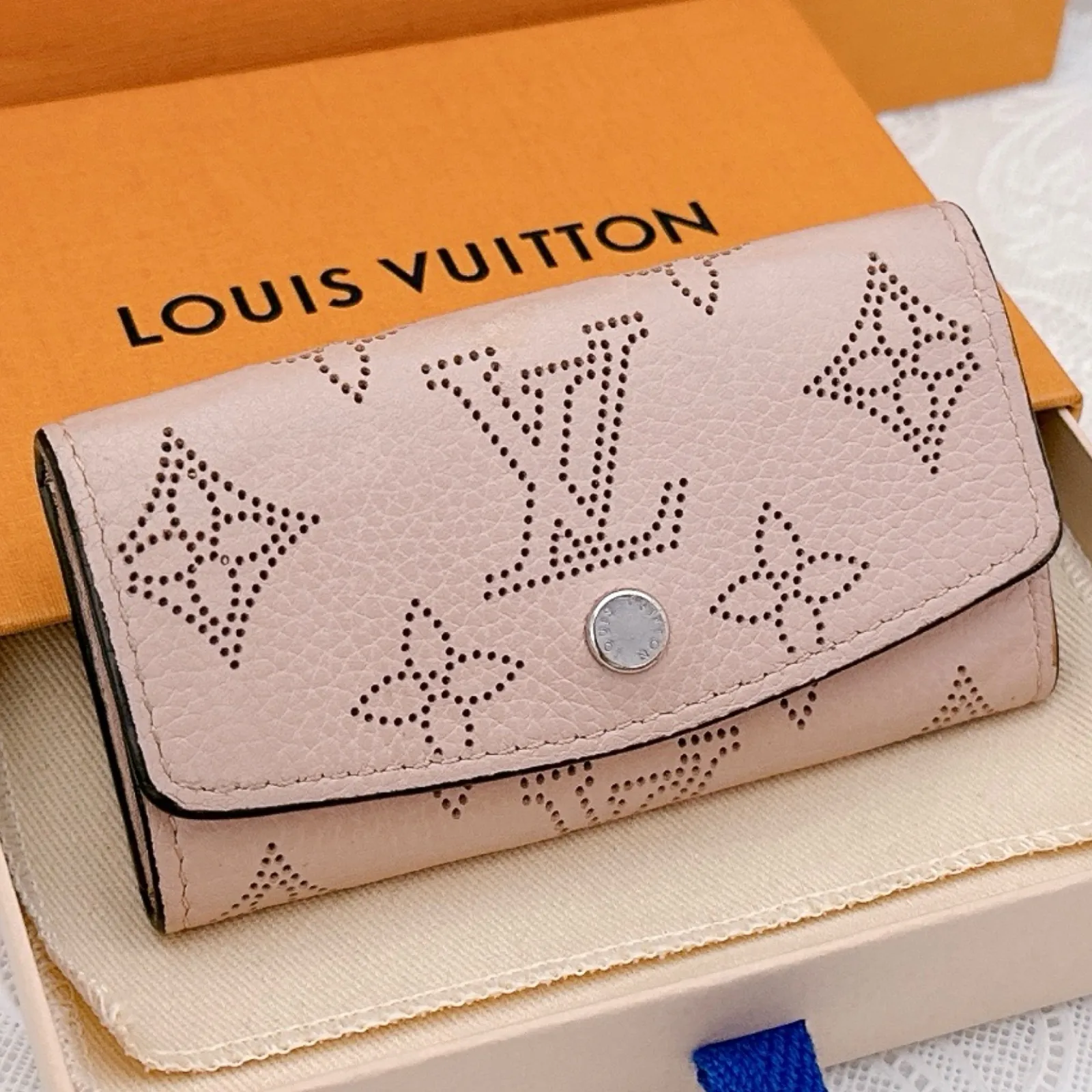 現行モデル LOUIS VUITTON ルイヴィトン キーケース マヒナ マグノリア