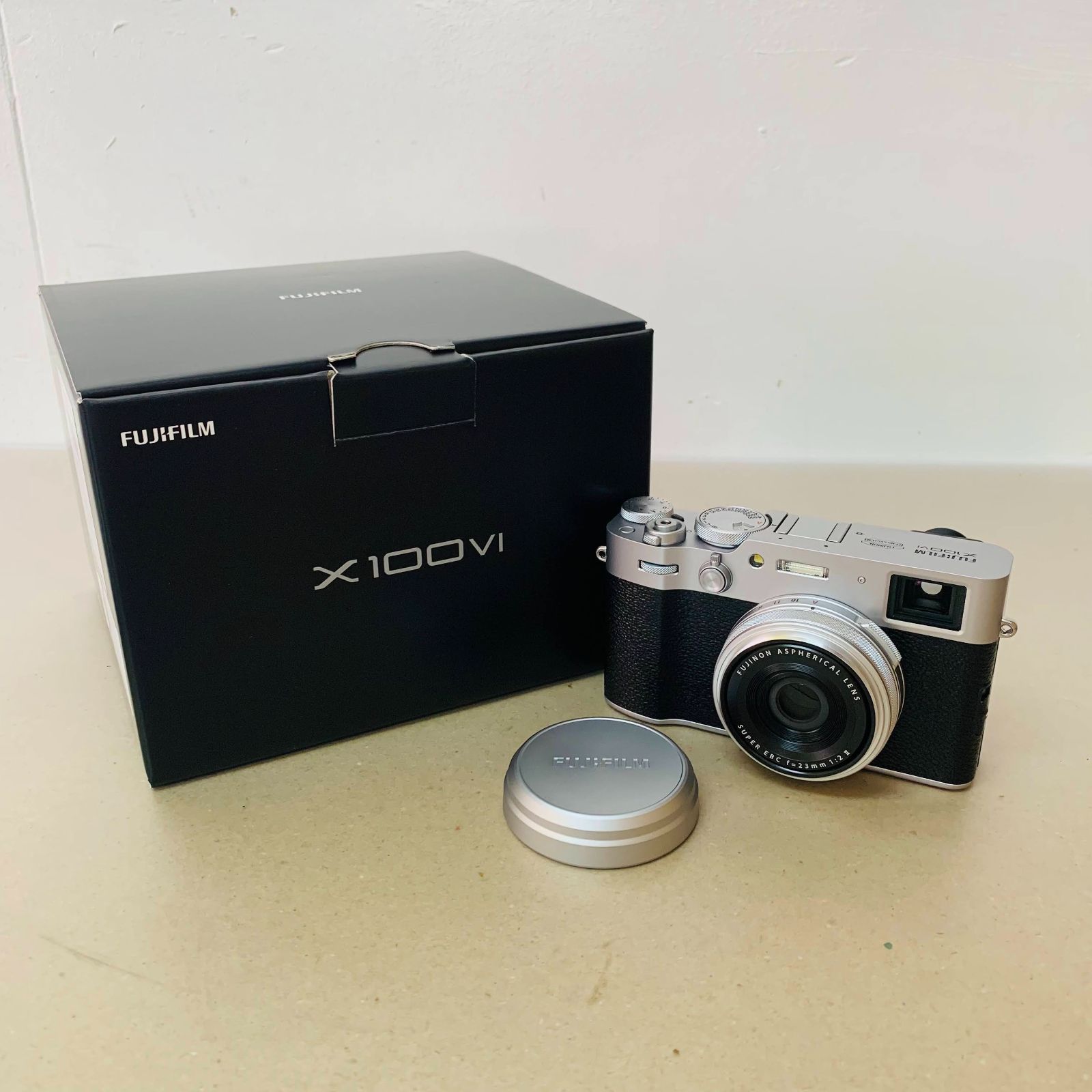 美品 FUJIFILM X-100VI シルバー 付属品完備 シャッター回数450