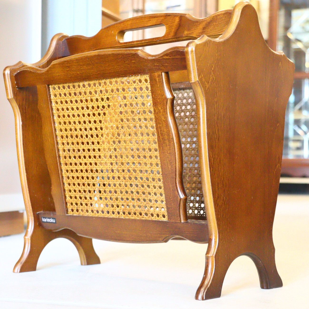 昭和レトロKarimoku カリモク　マガジンラック　70×43センチ ☆karimoku カリモク コロニアル☆マガジンラック☆カントリー調
