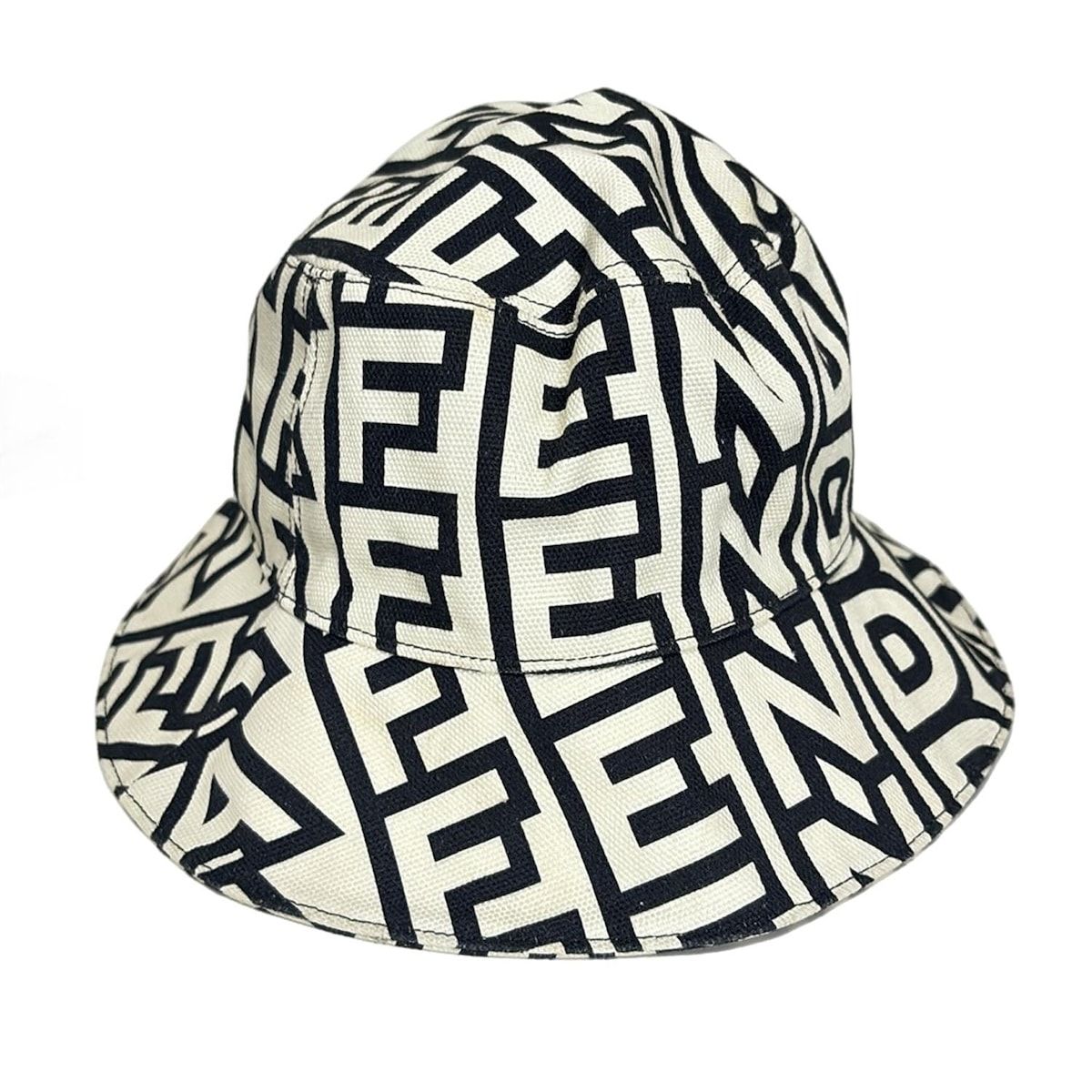 安くて高質の製品を提供! FENDI フェンディ ハット 58 - FX910 AMVS アイボリー×黒 ×MARC JACOBS ロゴ総柄 コットン