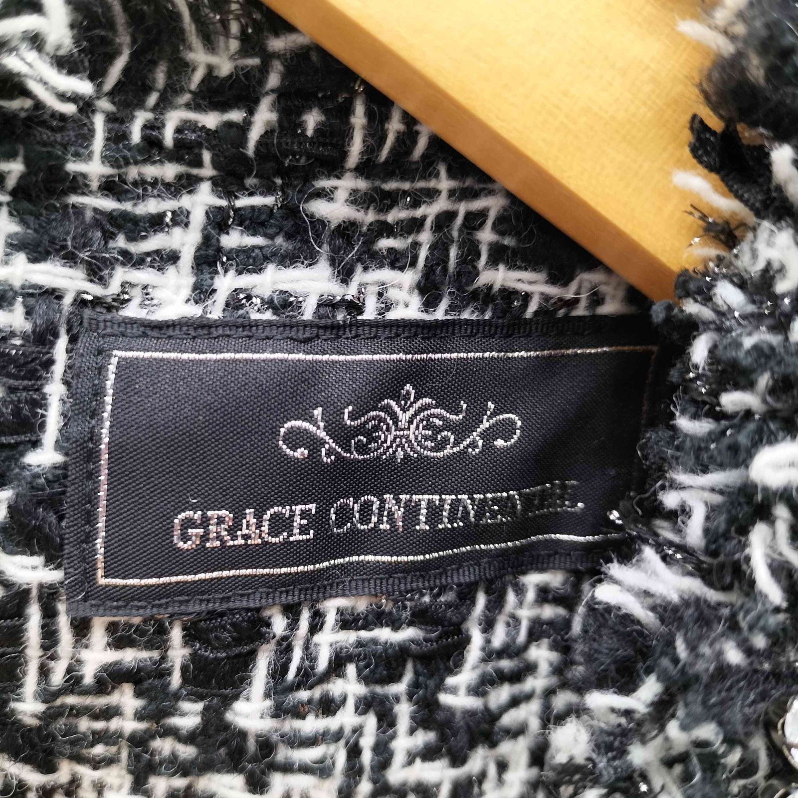 【美品！】GRACE CONTINENTAL ビジューツィードトップス36サイズ 美品！】GRACE CONTINENTAL ビジューツィードトップス36サイズ