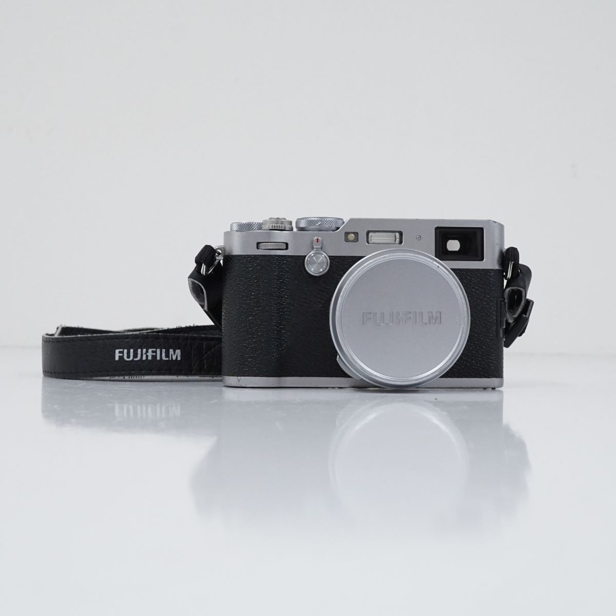 FUJIFILM X100F コンパクトデジタルカメラ USED品 富士フイルム APS-Cセンサー 23mmレンズ 完動品 CP7403 - メルカリ