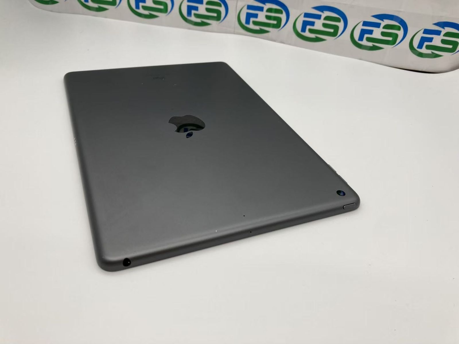 ジャンク品】iPad 第8世代 32GB スペースグレイ 画面割れ 動作可