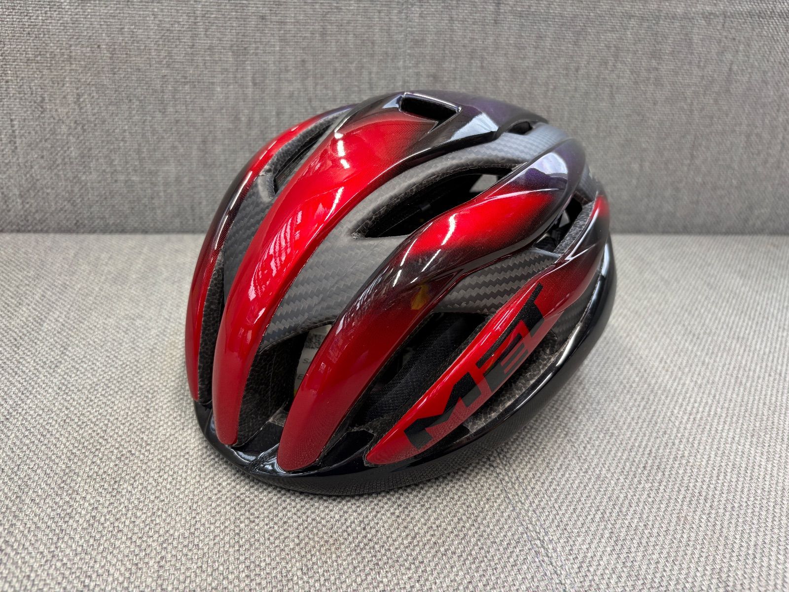 MET TRENTA 3K CARBON Mサイズ レッドブラック MIPS ヘルメット ロードバイク メット トレンタ カーボン エアロヘルメット 軽量ヘルメット