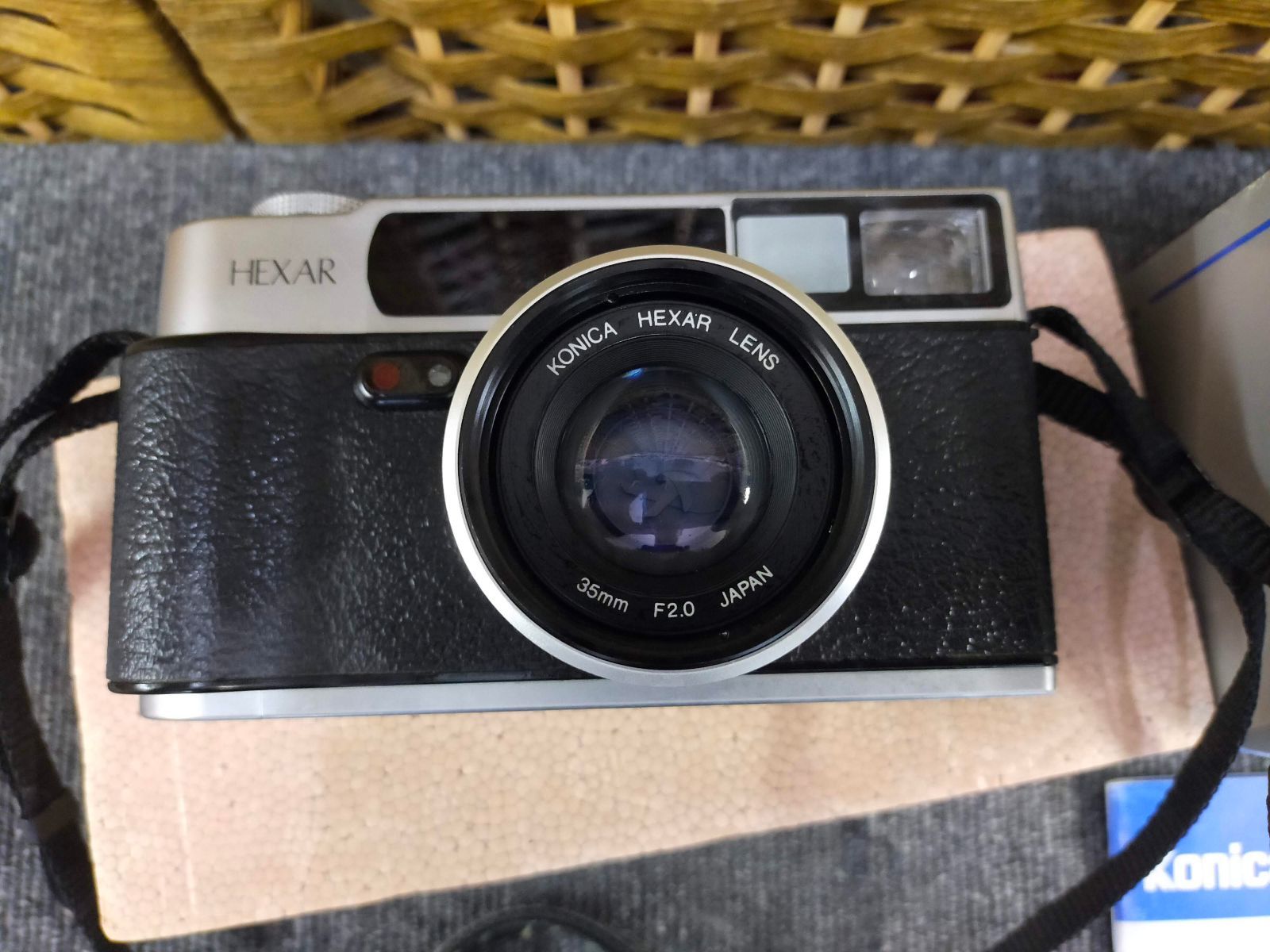 E 13 06 Konica HEXAR Silver フィルムカメラ 35 mm F 2 レンズ付き 元箱 説明書 キャップ付き