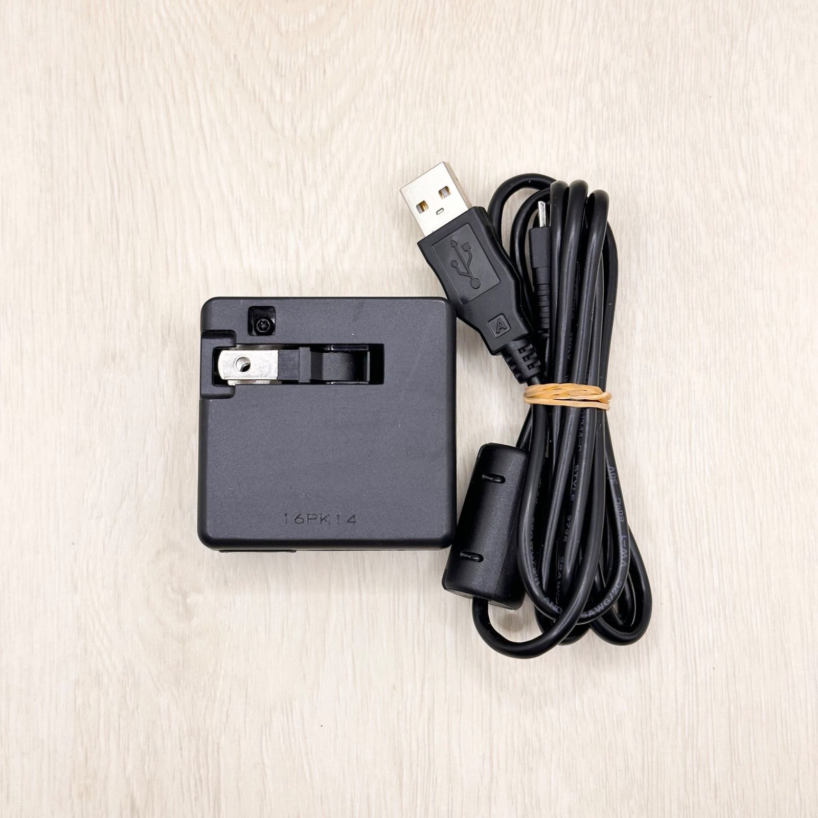 Nikon COOLPIX コンパクトデジカメ本体＋充電ケーブル Nikon EH-72P ニコン 充電器 充電ケーブル ACアダプター USB 充電