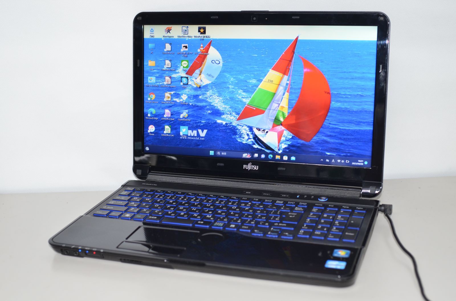 最新Windows11+office 新品爆速SSD256GB 富士通 AH54/G core i5-2450M 4GB 15.6インチ USB3.0 HDMI 無線 DVDマルチ 便利なソフト多数 最新Windows11+office 新品爆速SSD256GB 富士通 AH54/G core i5-2450M