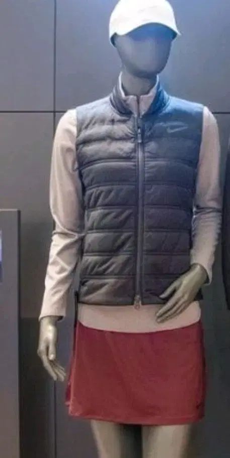 送料無料!! NIKE ナイキ ゴルフ エアロロフト 軽量 ダウン ベスト ブラック レディース s 結婚式