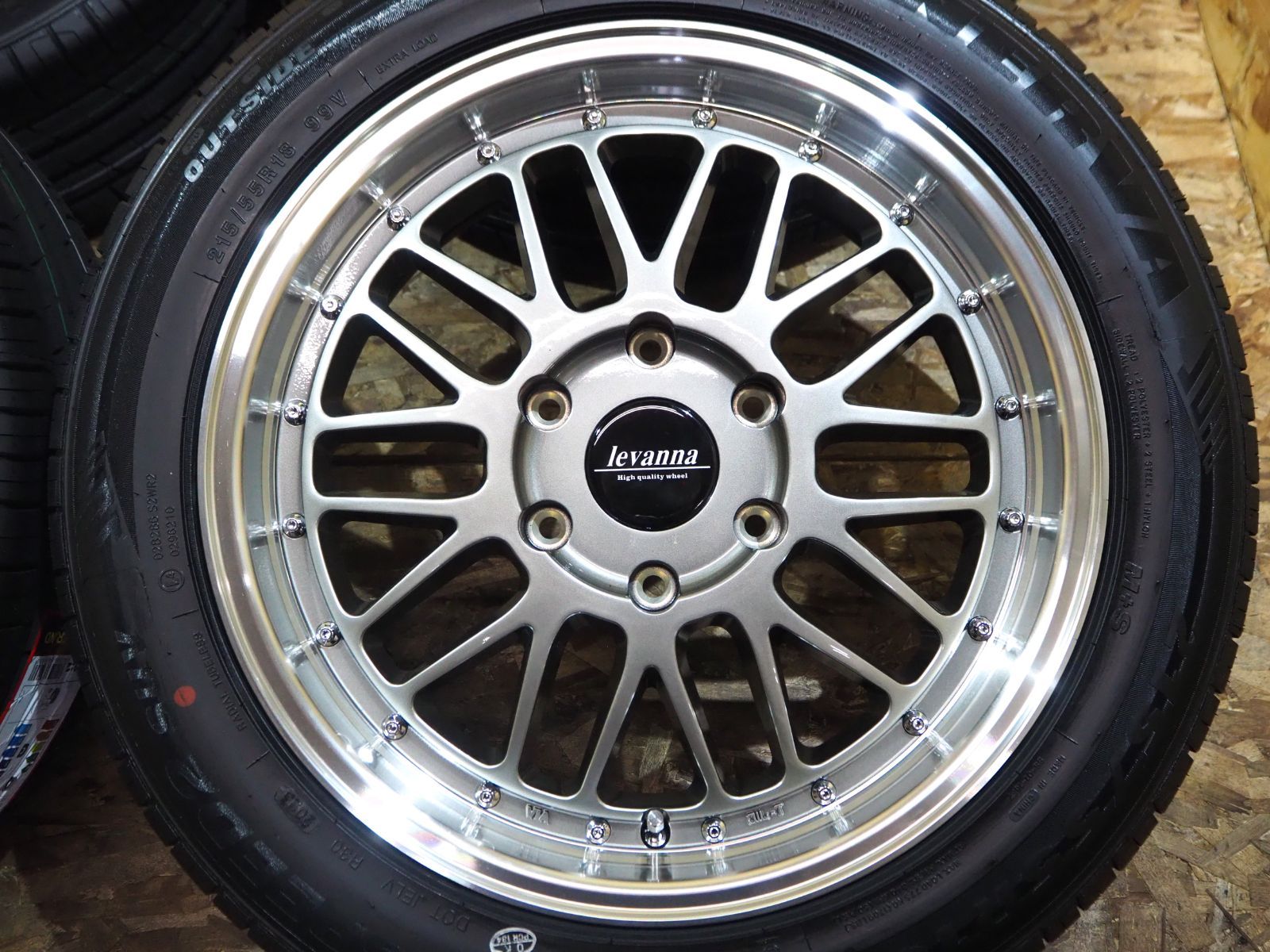 新品☆即納対応☆高級 シルバー メッシュ 深リム levanna V10LTH 