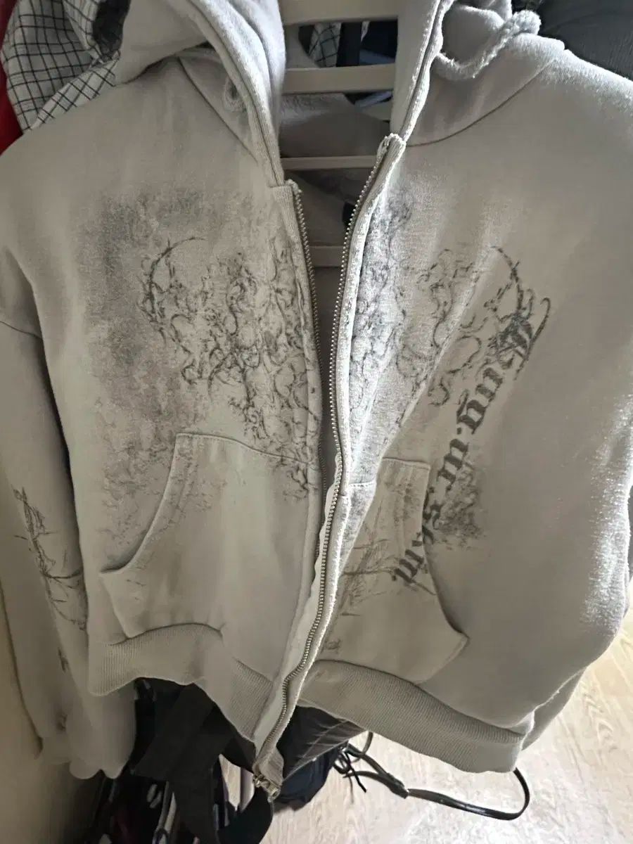 hug your skin パーカー GLAY 韓国 hug your skin] Skully crop hoodie zip-up (gray) 正規品 韓国