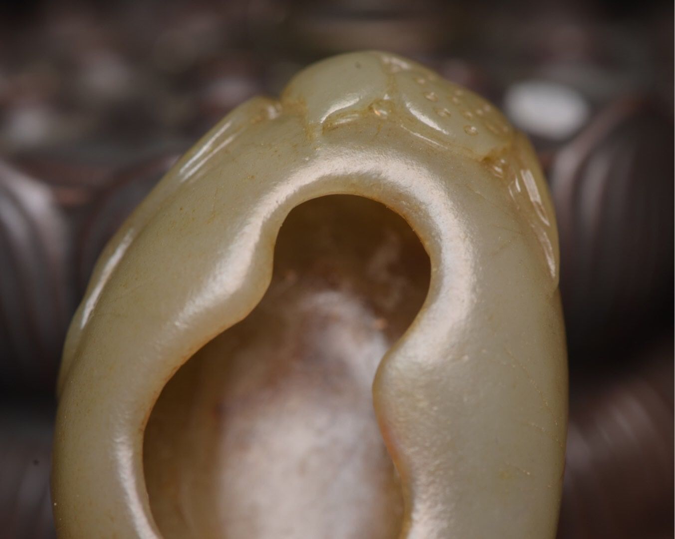 旧家蔵出し 和田玉細密彫 羊脂白玉 沁色自然 筆洗 彫刻 根付 裝身具 賞