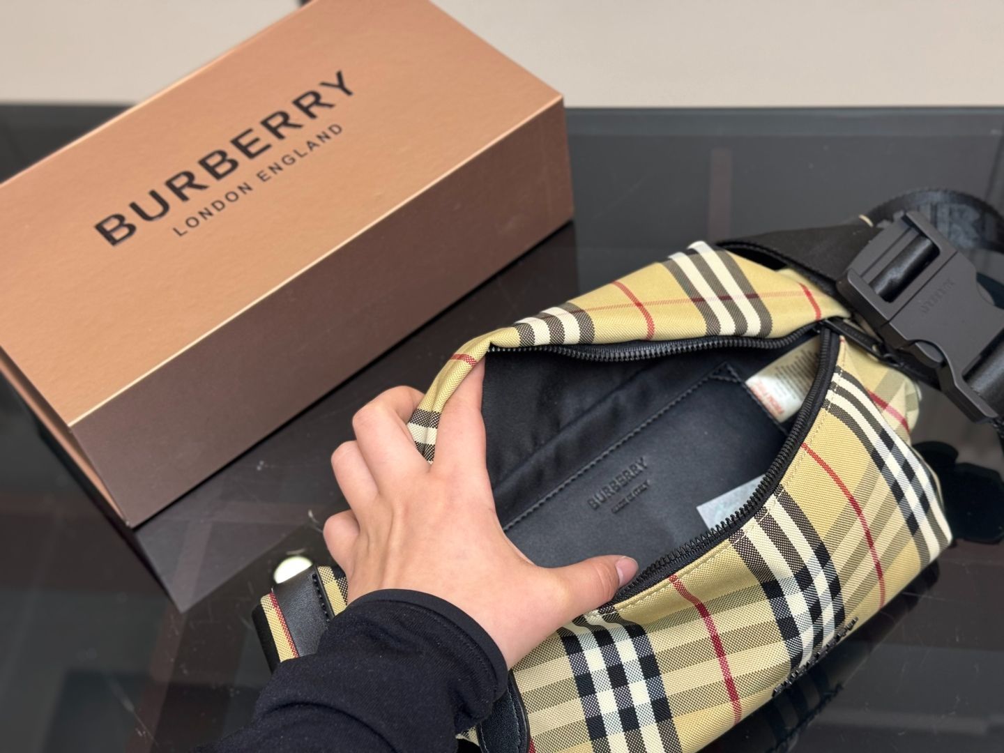 今日特価】Burberry ワイストバッグ 25×15cm-WTO輸入 - メルカリ