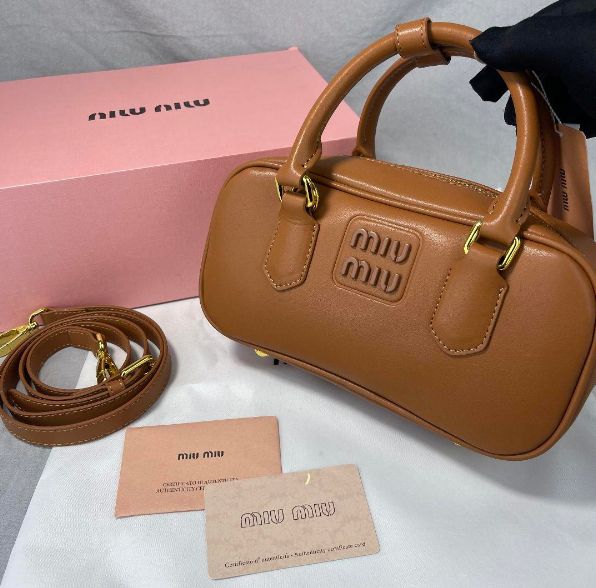 美品 MIU MIU ハンドバッグ ショルダーバッグ 箱付き