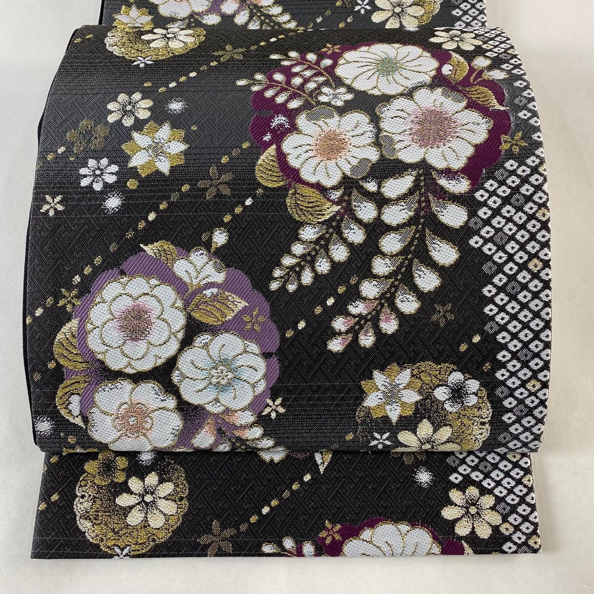 袋帯 美品 秀品 やまと 雪輪 草花 金糸 黒灰 六通 正絹 【中古 