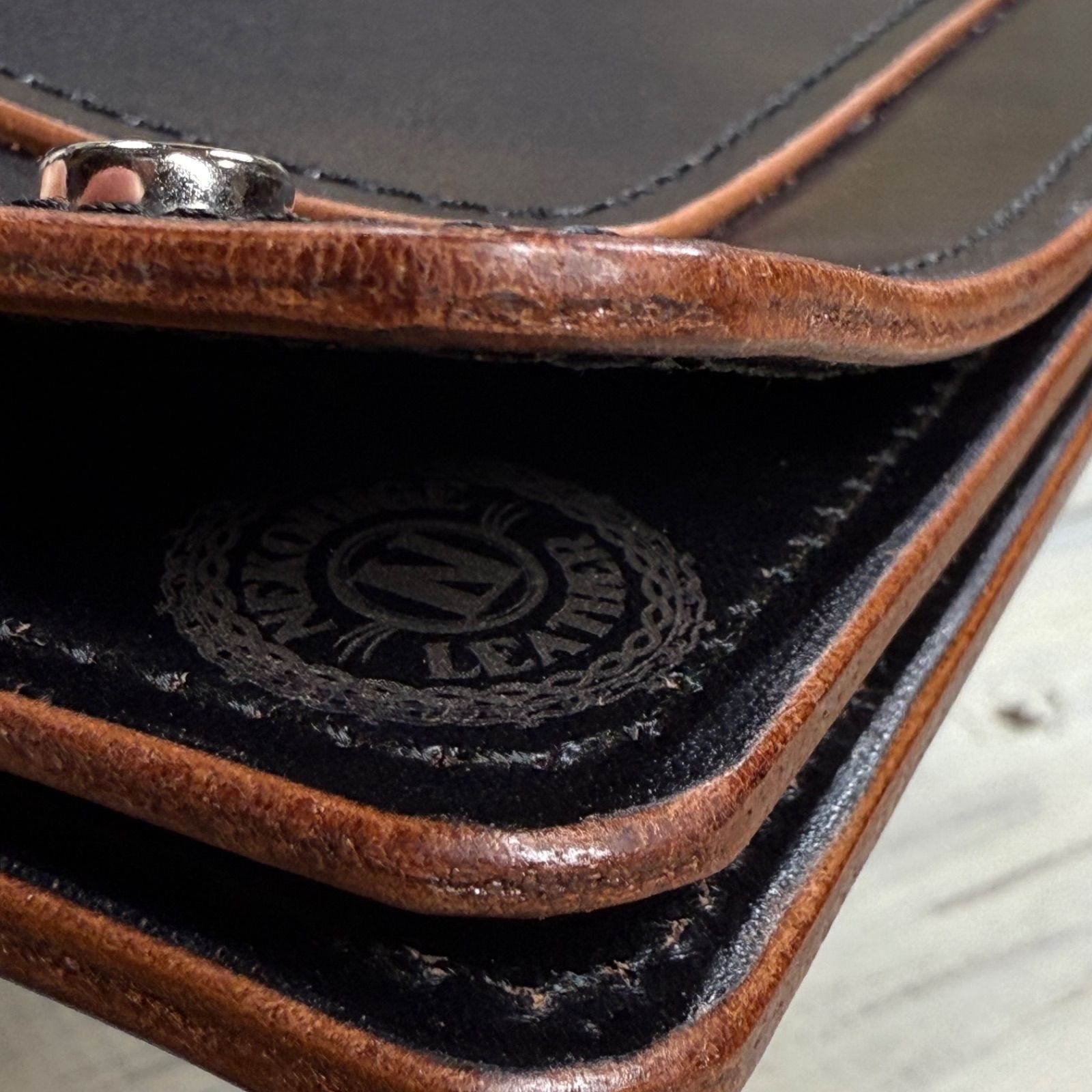 【トラッカーウォレット ロング 3層】 ブラック 北米ステア シルバー トラッカーウォレット ロング】3層 ブラック 北米 茶芯 シルバー