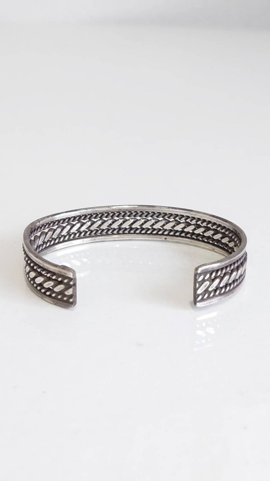 Indian Jewelry “Navajo Elaine Tahe” Sterling Silver Twist Bangle