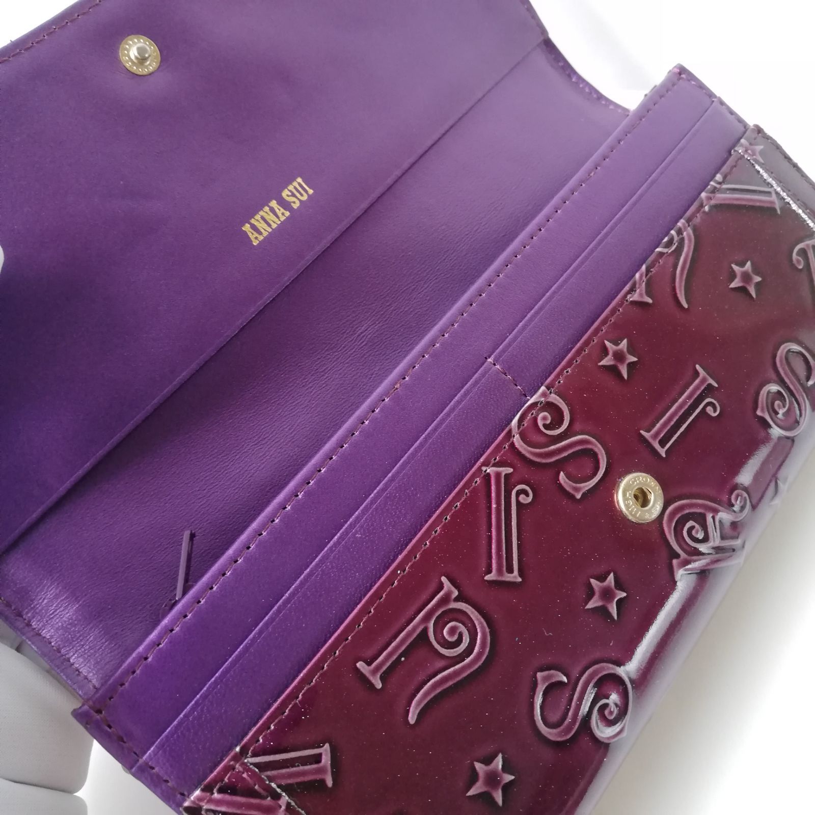 アナスイ【ANNA SUI】がま口の長財布ウォレット/パープル紫の型押し 