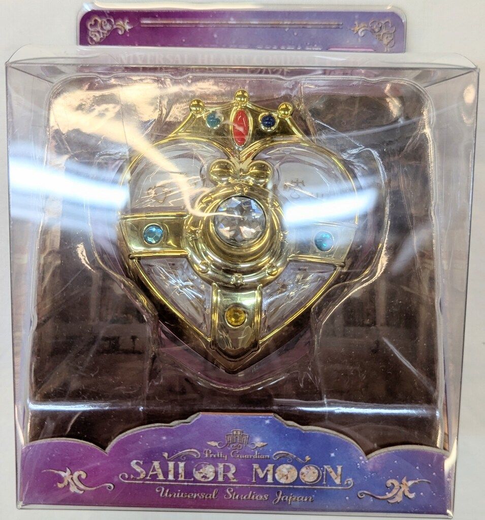 セーラームーン x USJ ユニバーサルハートコンパクト 2022年限定品 セーラームーン USJ限定 ユニバーサルハートコンパクト ェ
