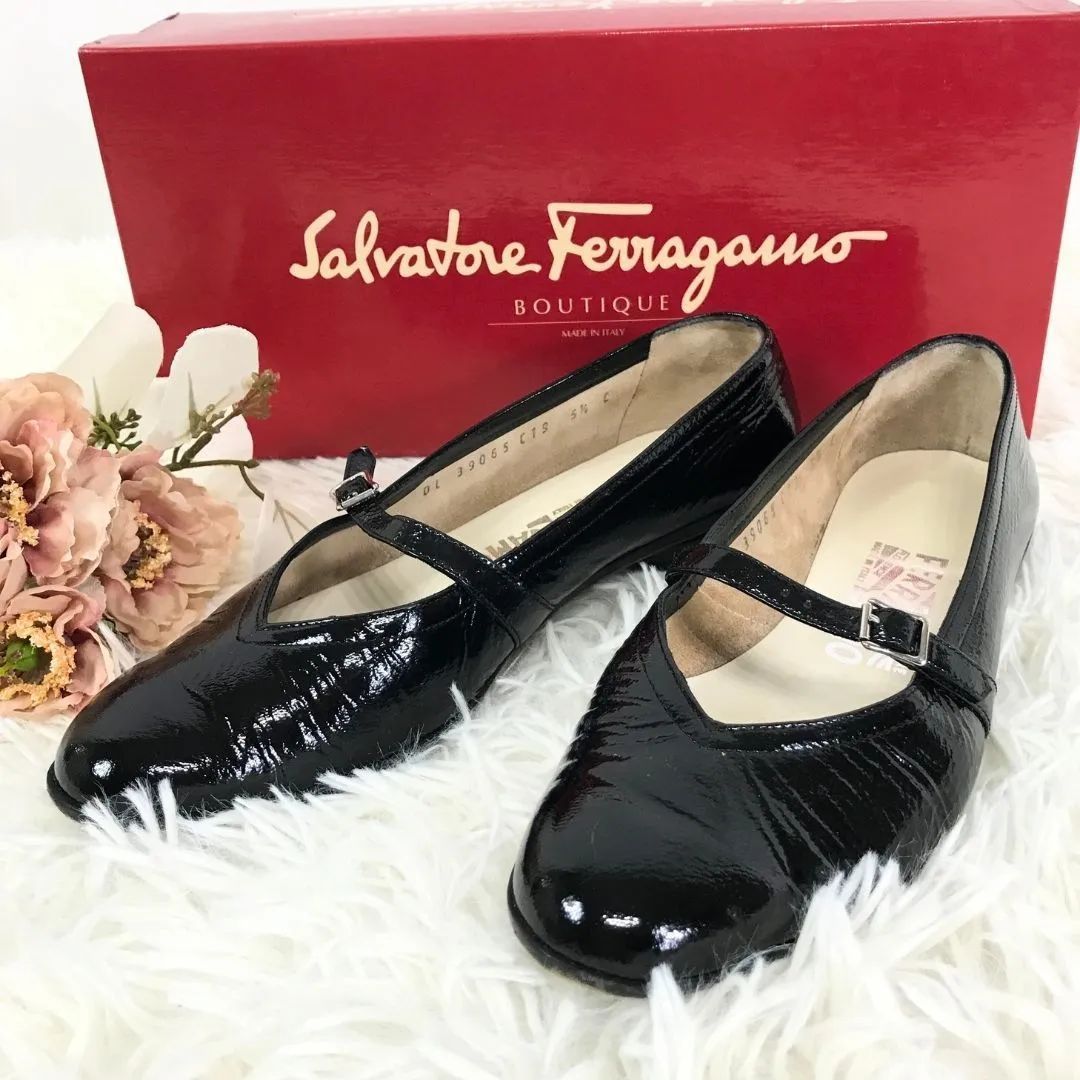 Salvatore Ferragamo サルヴァトーレフェラガモ パンプス フラットシューズ オードリー ブラック エナメル サイズ表記5  1/2(23cm相当）箱あり - メルカリ