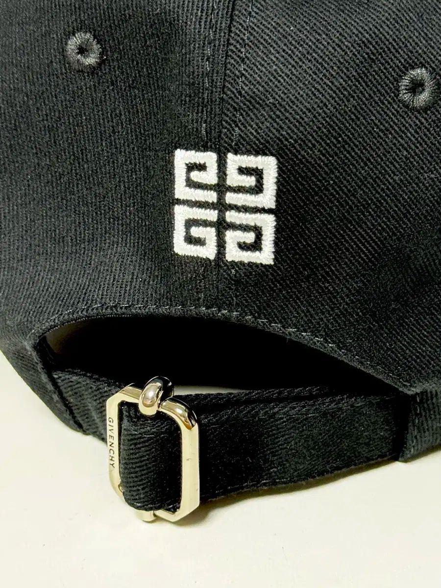 Givenchy ジバンシィ