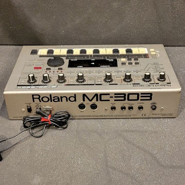 【Roland】MC-303 Groovebox ジャンク Roland MC-303 groovebox ACアダプター付き 〓 - メルカリ