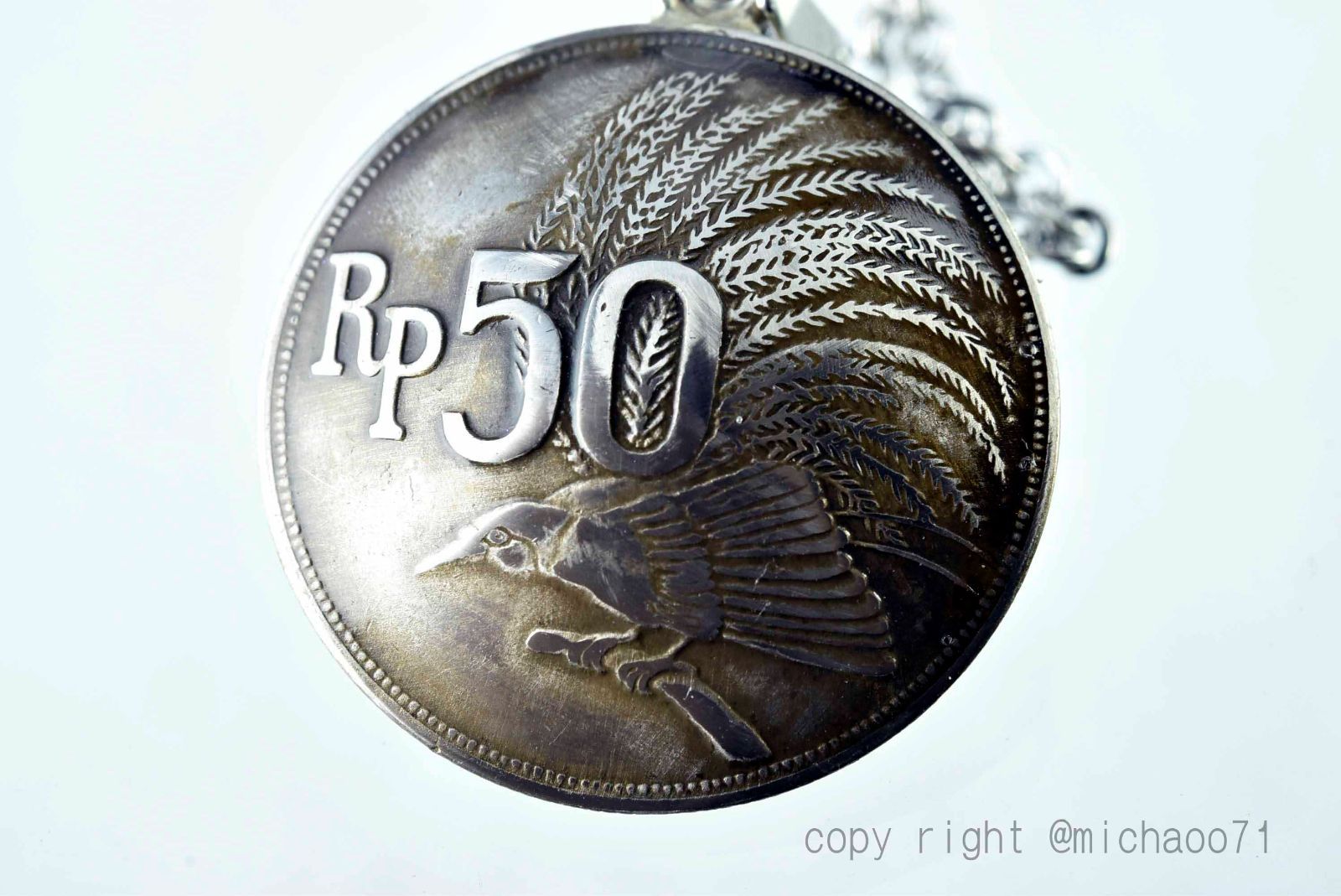 ビンテージ コインペンダントトップ、極楽鳥 ドーム状加工の個性的11247-494