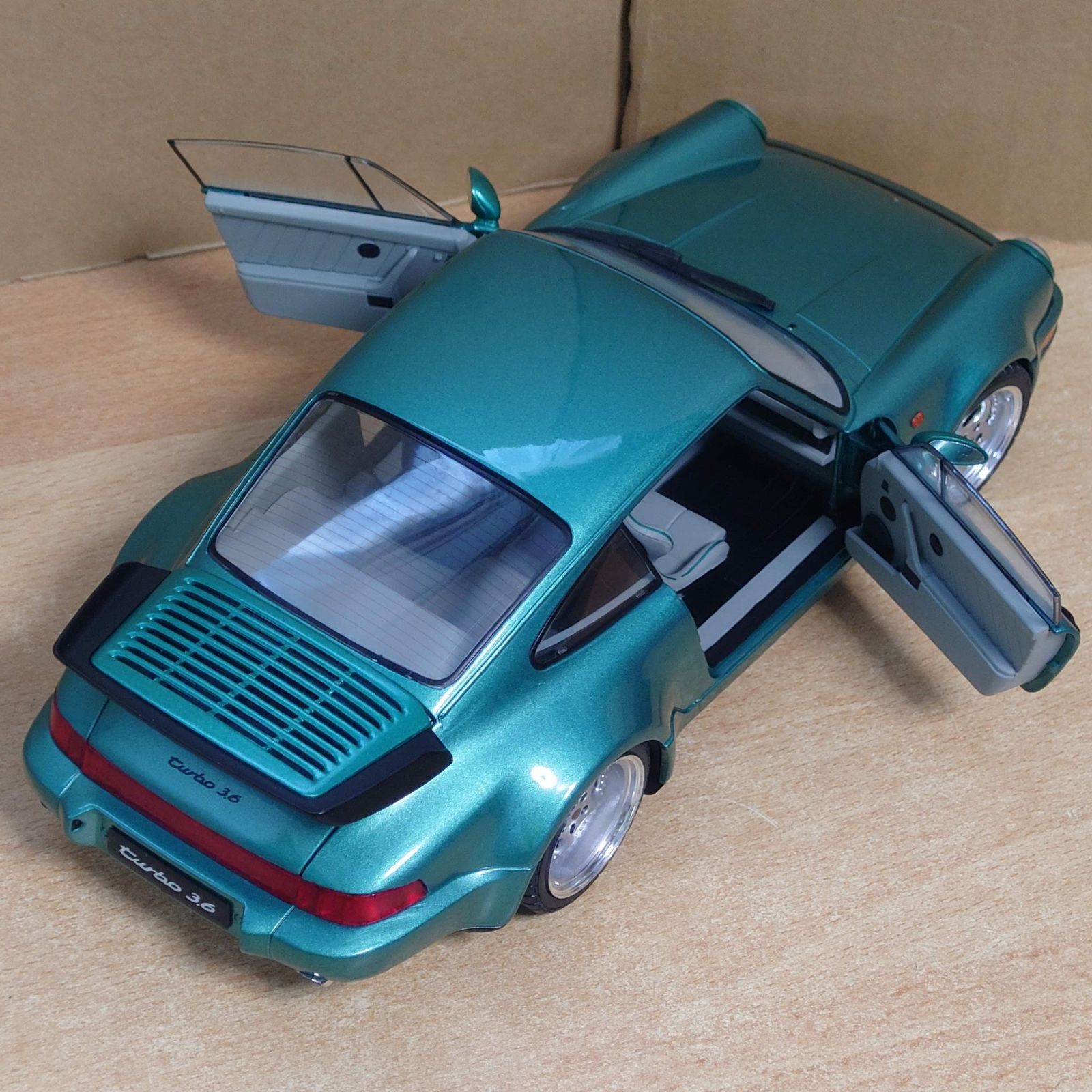 1/18 ポルシェ 964 ターボ 1991 グリーン Porsche ソリド製 - メルカリ