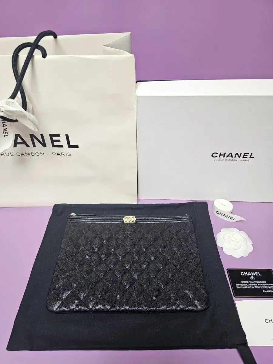 Chanel シャネル 28 ブンダエ ボーイ シャイニー 光沢 金具 キャビア クラッチ ミディアム ブラック