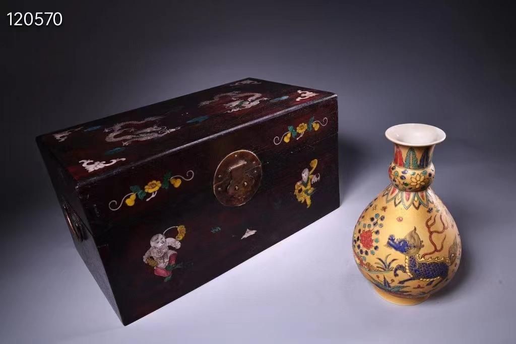 中国古美術・純手描き金陶花瓶・大明成化紋・箱付き・稀有品・ 置物・観賞瓶・文房具 中国古美術・純手描き金陶花瓶・大明成化紋・箱付き・稀有品