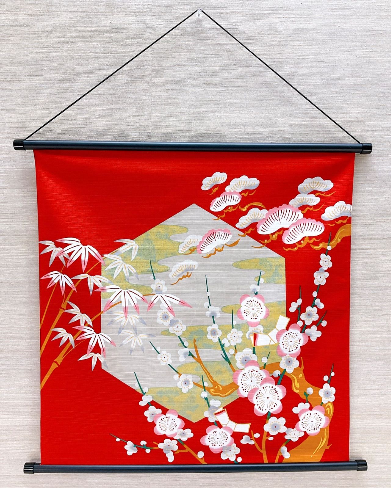 お正月飾り ことほぎ梅 軸付きタペストリー お正月壁飾り 新品 日本製