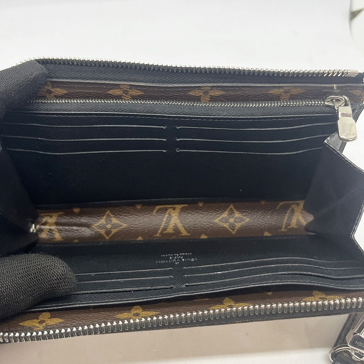 LOUIS VUITTON ジッピー・ドラゴンヌ モノグラム・マカサー 長財布