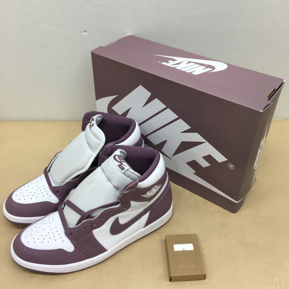 未使用 NIKE AIR JORDAN 1 RETRO HIGH OG MAUVE DZ5485-105 サイズ 