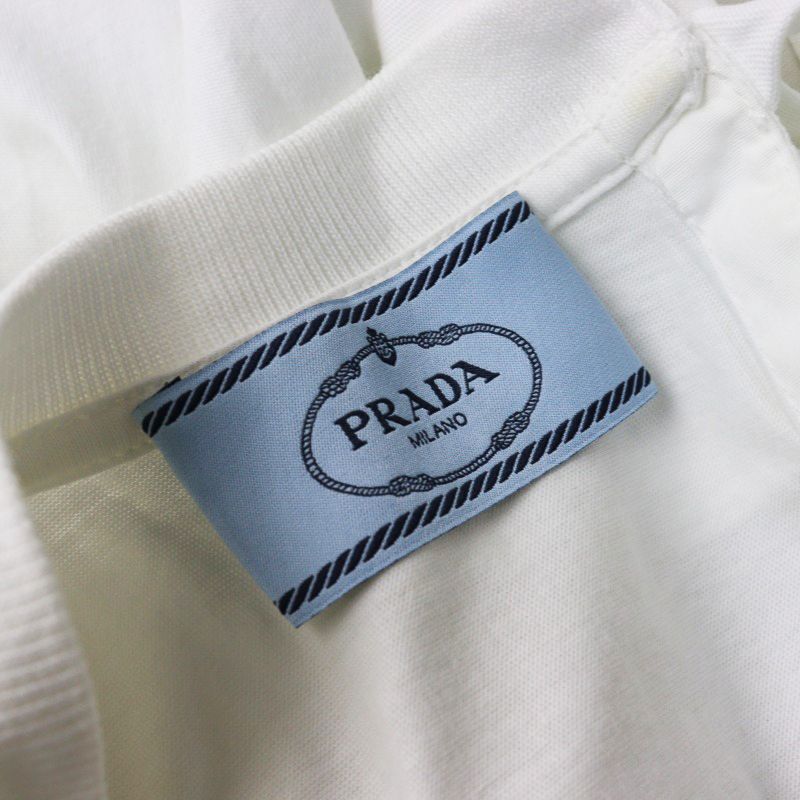 PRADA バックオープン