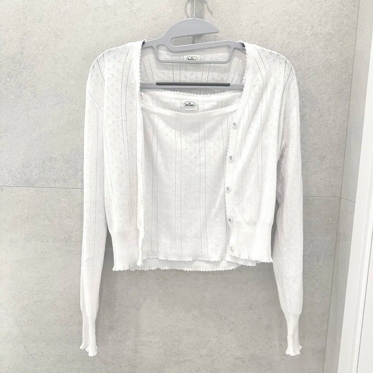 新品　The Barnnetザバーネットトップス カーディガン　　ノースリーブ Cotton Eyelet Knit Cardigan Ensemble With Sleeveless Top