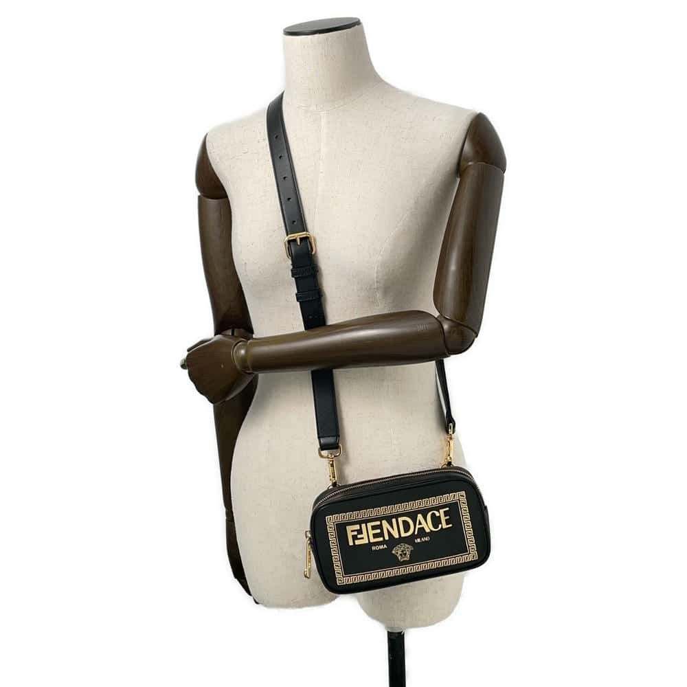 フェンディ ショルダーバッグ フェンダーチェ カメラバッグ レザー  