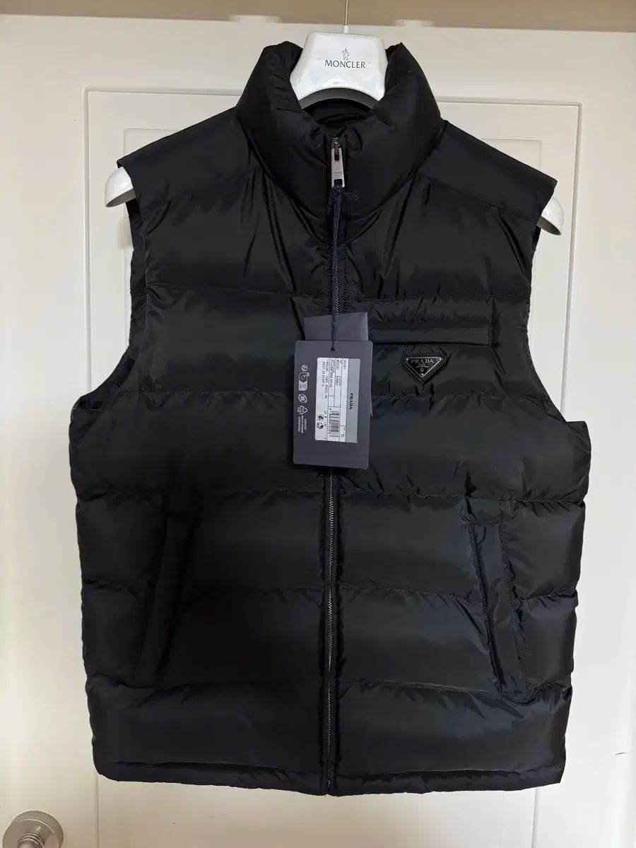 PRADA プラダ sgj191 ダウンジャケット ベスト 黒 52