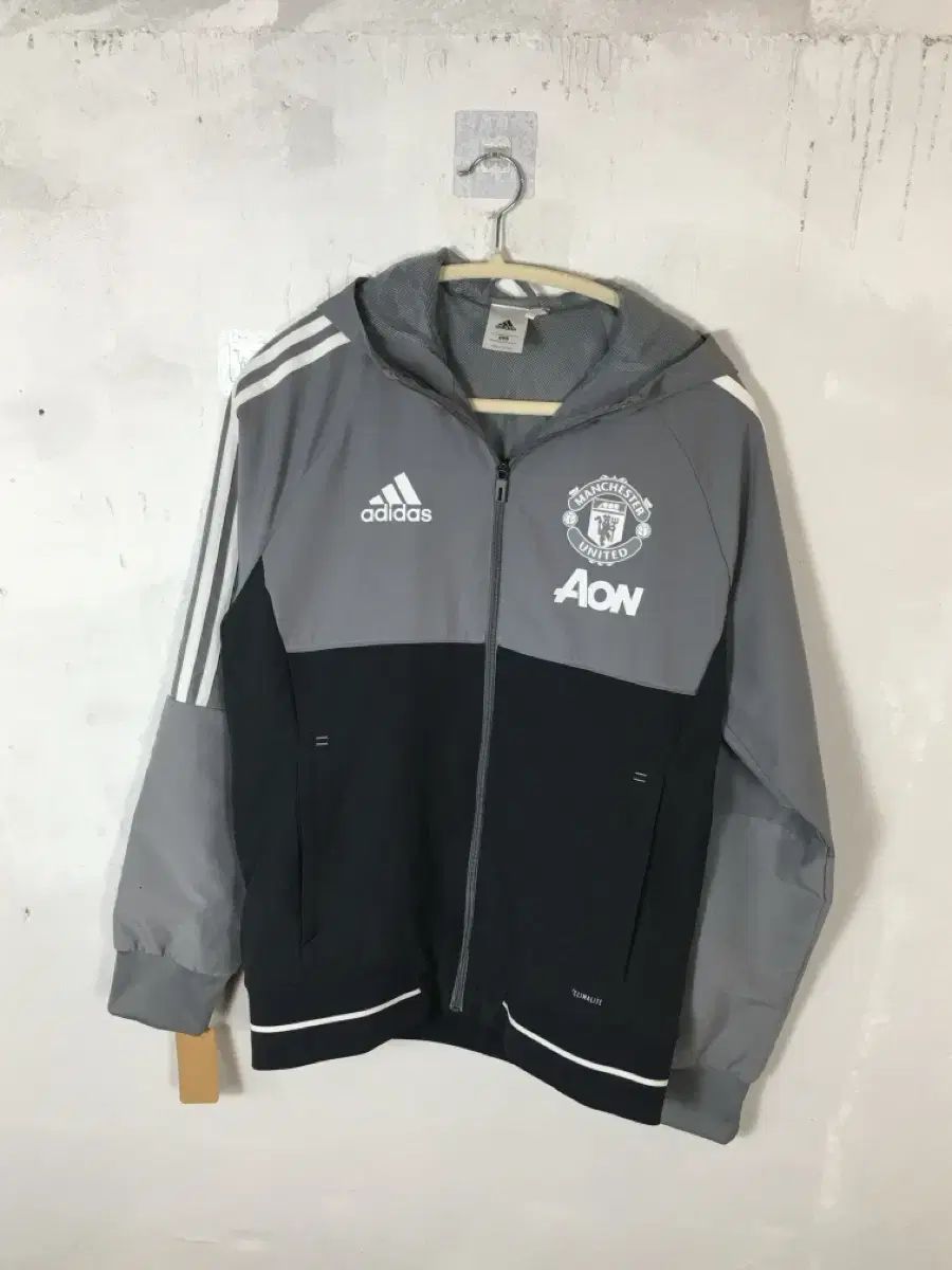 アディダス マンＵ