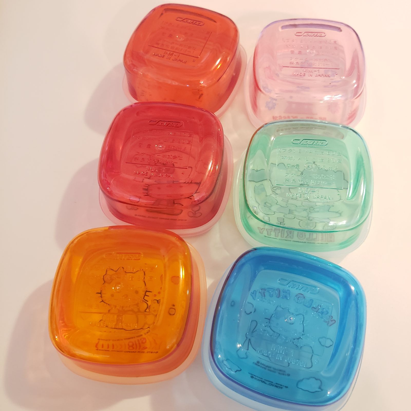 サンリオ ハローキティ レトロ ミニミニお弁当箱 タッパー