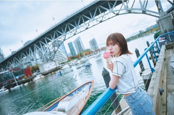 日向坂46　松田好花1st写真集　振り向いて【セブンネット限定特典：B3サイズ ポスター1枚付き（丸めて発送）】