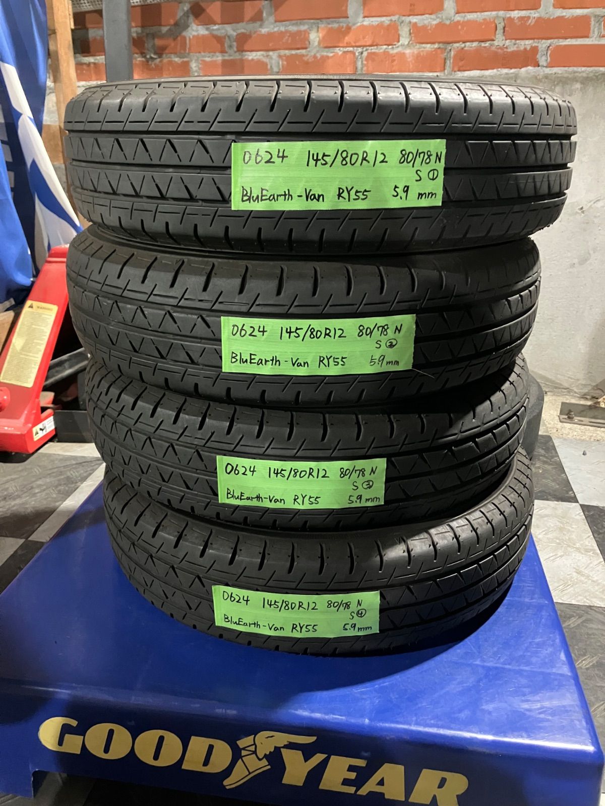 送料込み］ 145/80 R12 2024年製 Yokohama BluEarth Van RY55 ヨコハマ