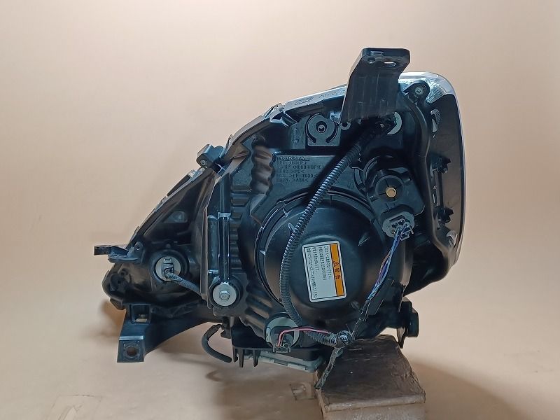 コーティング済 フィットシャトル GG8 右ヘッドランプ ヘッドライト 15X Lパッケージ スタンレー P6869 33101-TF7-J11 NH624P