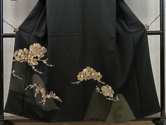 平和屋野田店■豪華黒留袖　駒刺繍　遠山松花文　暈し染め　逸品　BAAI3503pk