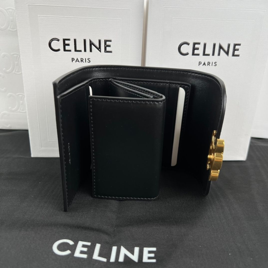 【CELINE】直営/正規店 COMPACT ZIPPED WALLET トリオンフ CELINE 直営店 トリオンフ テキスタイル コンパクトウォレット