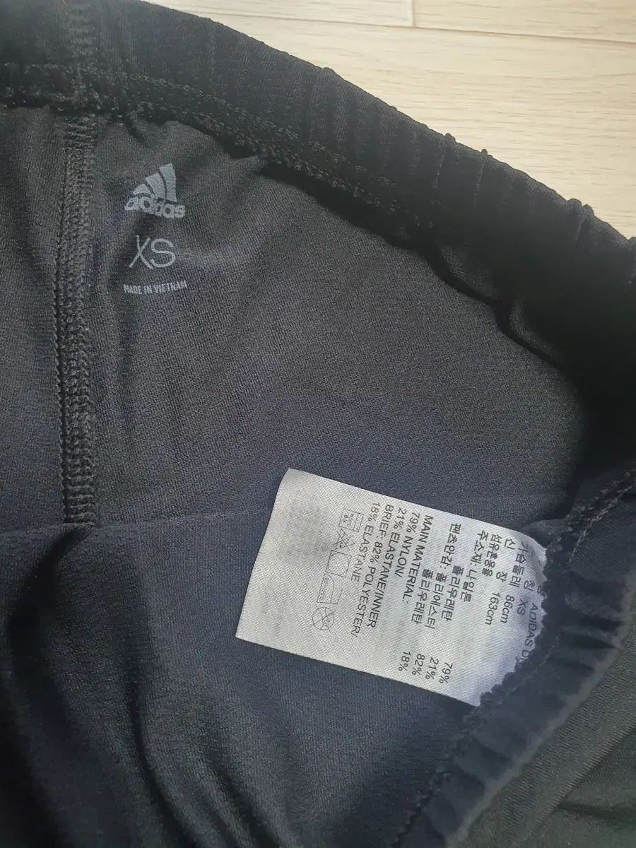 XS