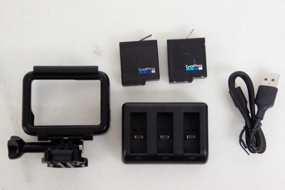 GoPro hero5 black 中古美品！ GoPro HERO5 美品セット ⭐︎美品⭐︎GoPro HERO5 本体と付属品セット