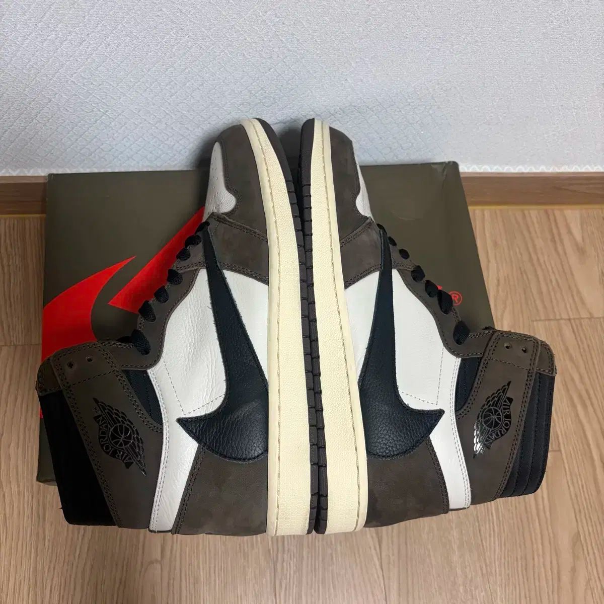 285 ジョーダン 1 ハイ Scot スコット モカ sp