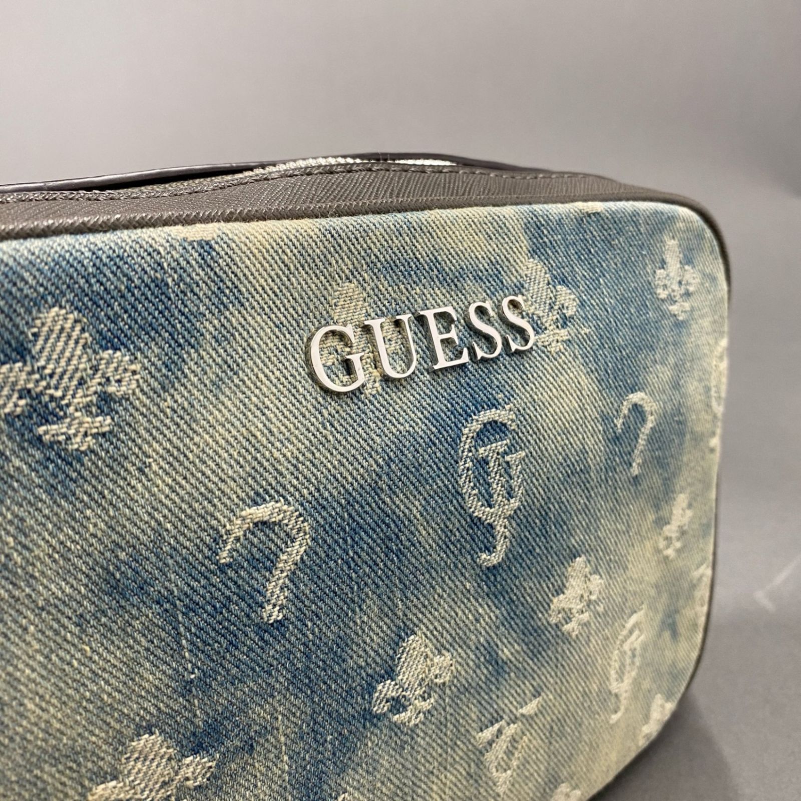 Hc1 《美品》 GUESS ゲス ショルダーバッグ ミニバッグ ポーチ デニム 