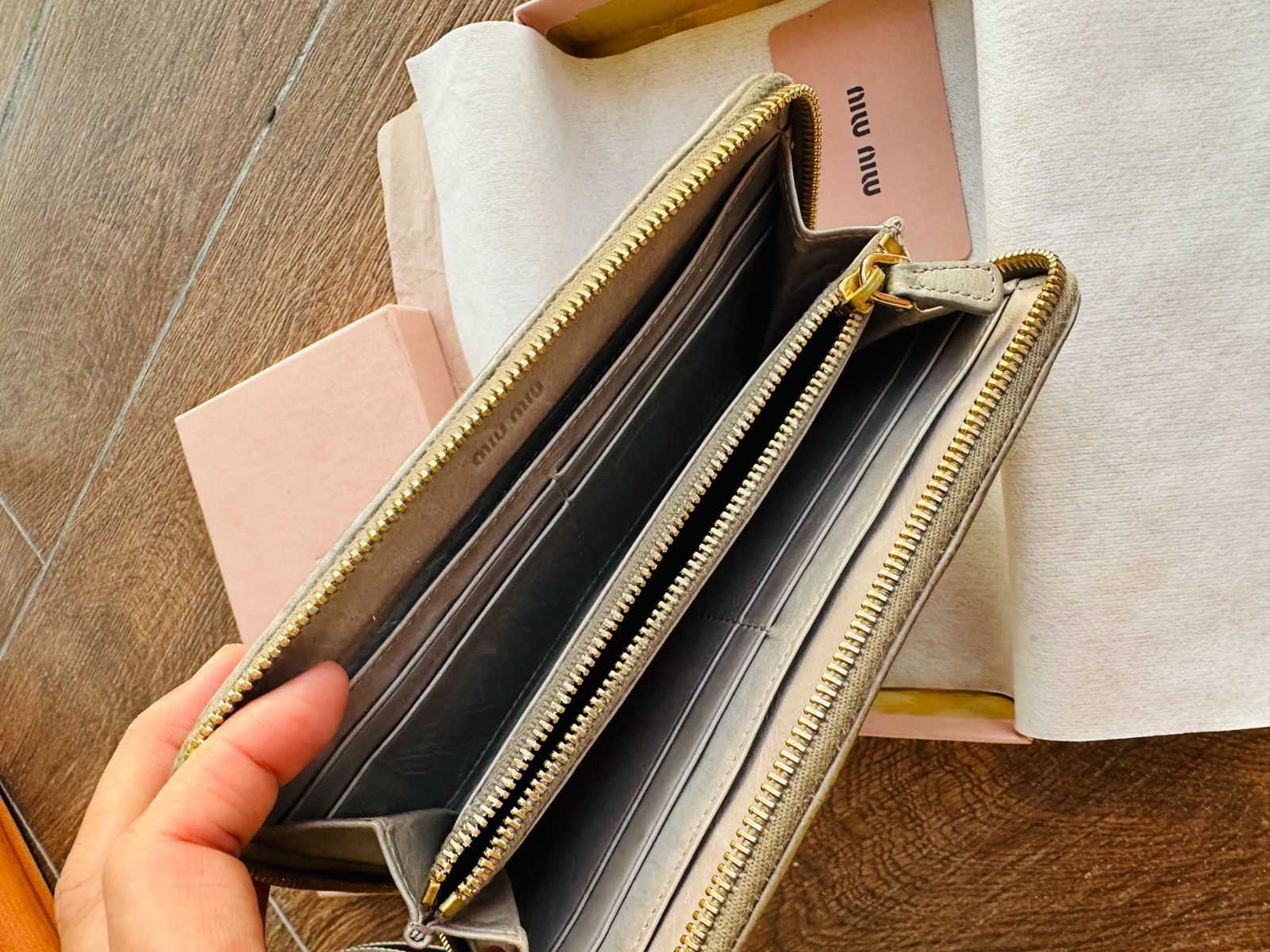 ヴィンテージ加工を施したロングウォレットです 写真は実物撮影です