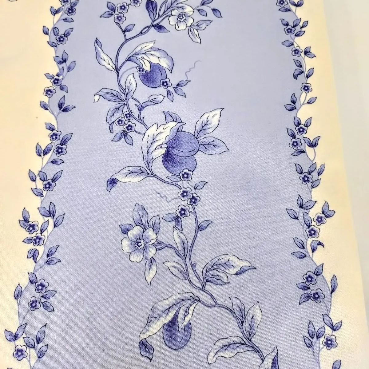 ☆ウェッジウッド　テーブルクロス　ブループラム　未使用品 B ウェッジ ウッド WEDG WOOD テーブルクロス 柄名/ブルー